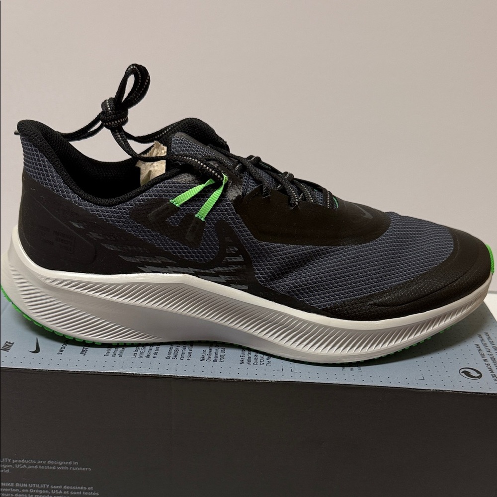 Nike Quest 3 Shield NIB Men’s Sz 10 Athletic Sneakers